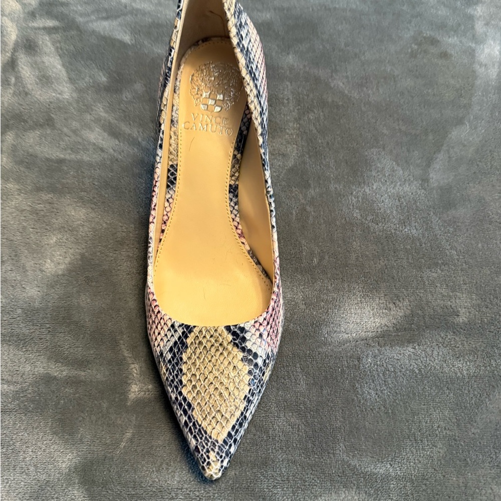 Vince Camuto Cream and Black Heels with Pointed Toe